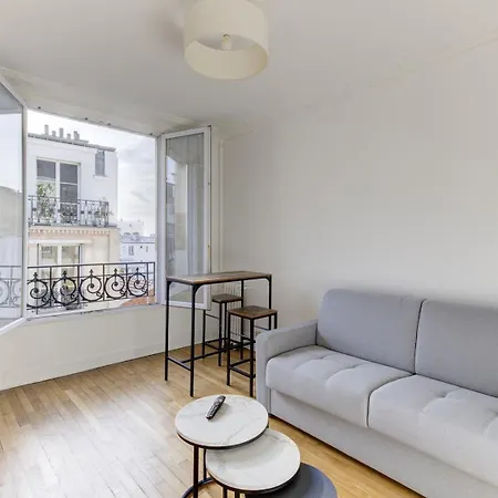 Apartment 568 Dulong - Superbe Parisien