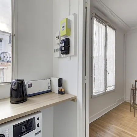 Apartment 568 Dulong - Superbe Parisien