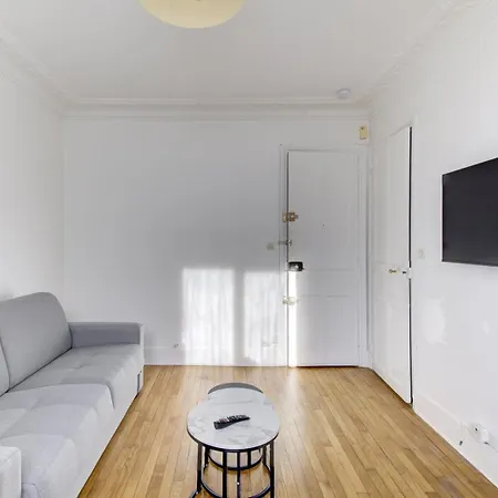 568 Dulong - Superbe Parisien Апартаменты *
